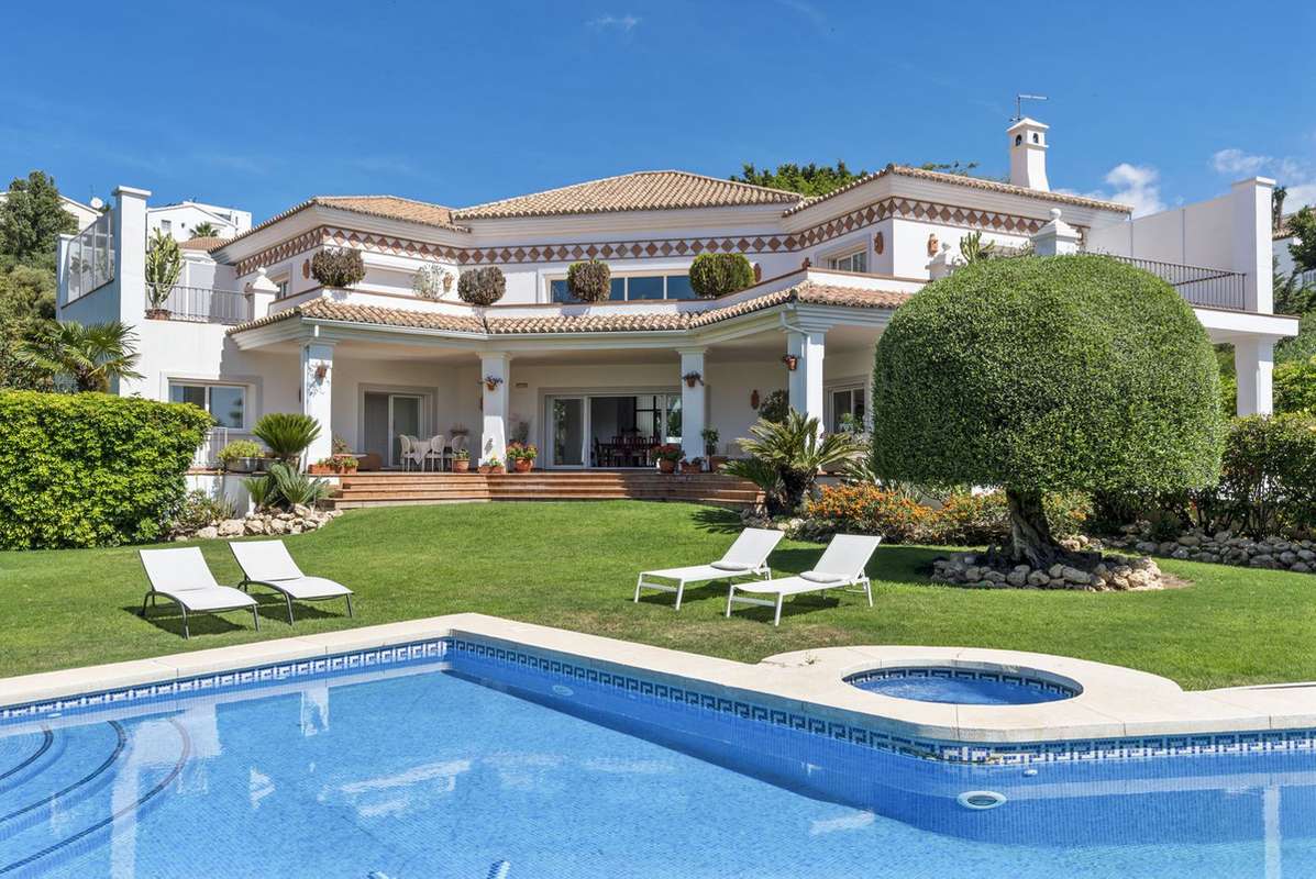 6-bed Villa in Estepona