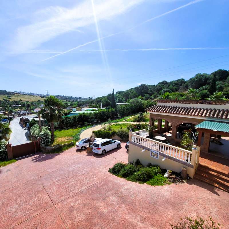 5-bed Villa in Estepona