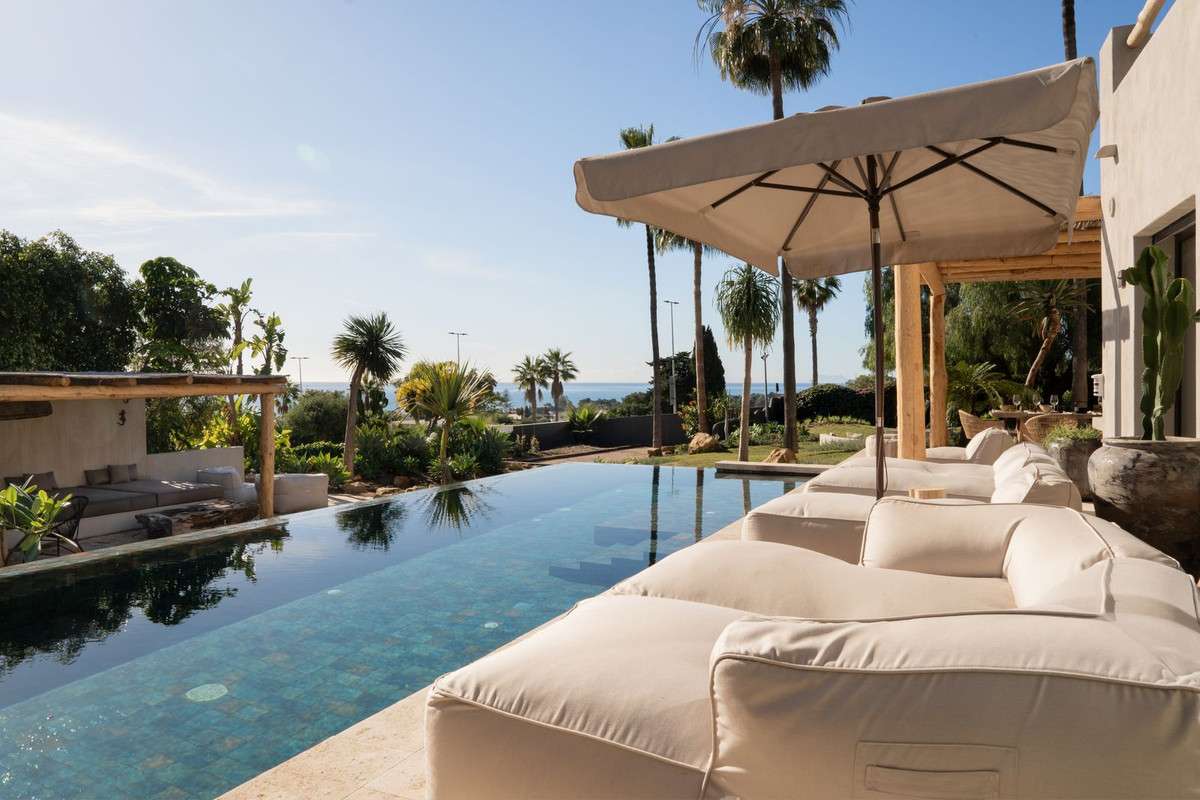 5-bed Villa in Estepona