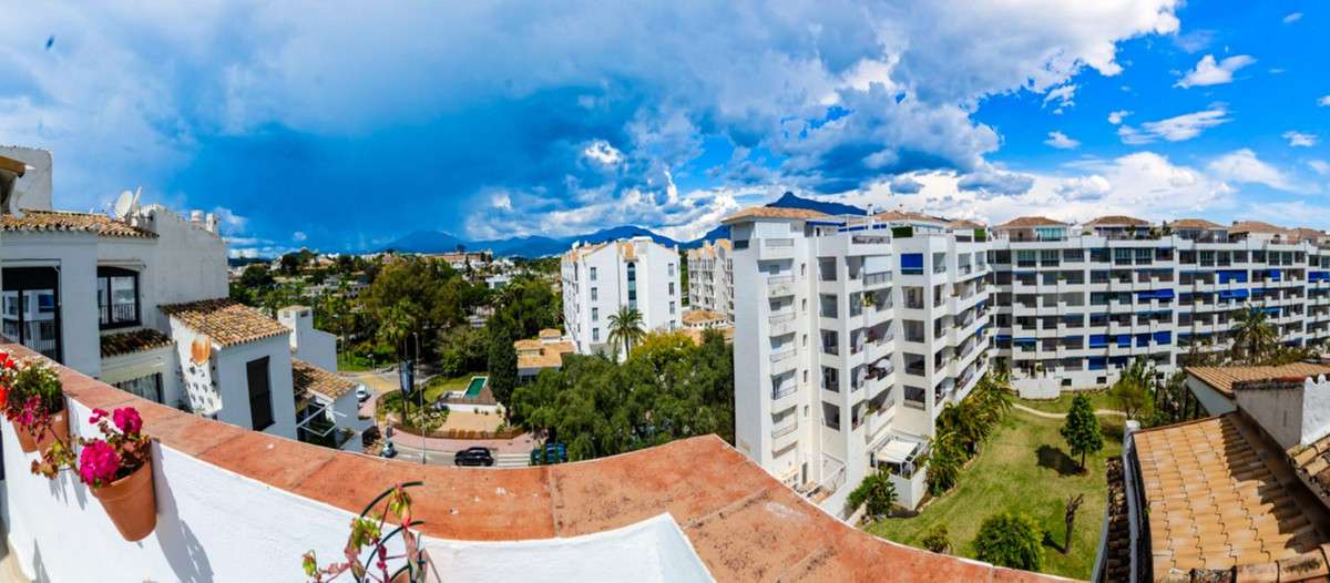 3-bed Apartment in Nueva Andalucía