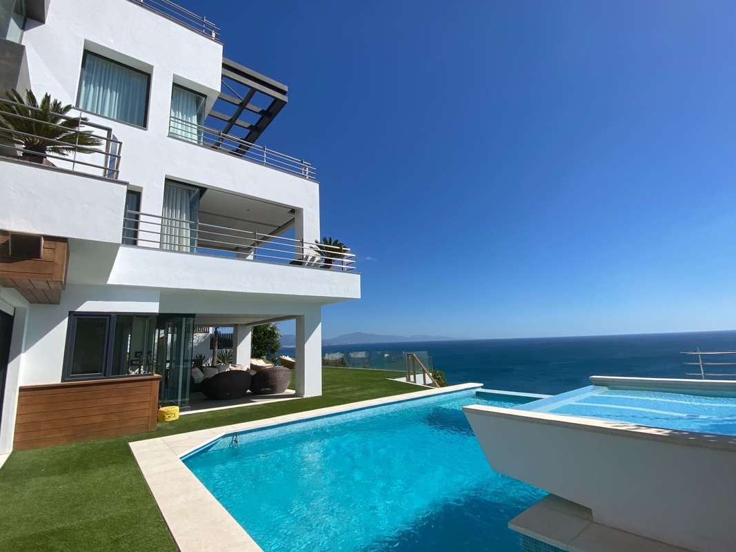 5-bed Villa in Manilva