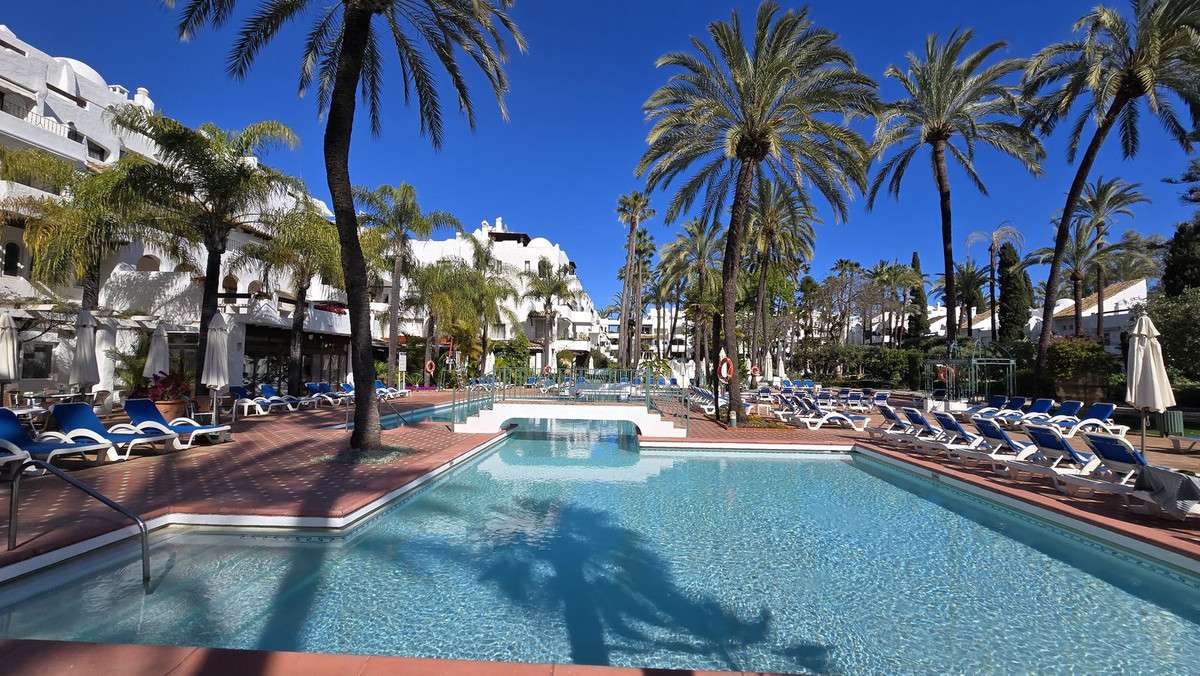 1-bed Apartment in Nueva Andalucía