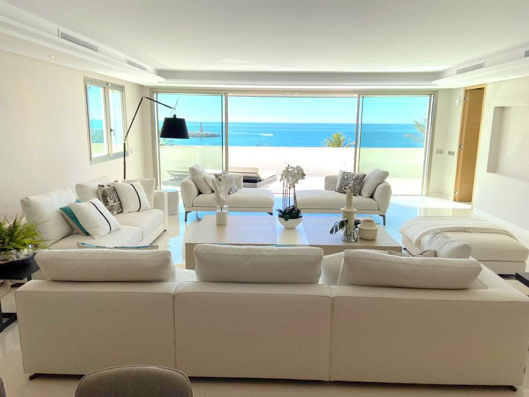 4-bed Apartment in Nueva Andalucía