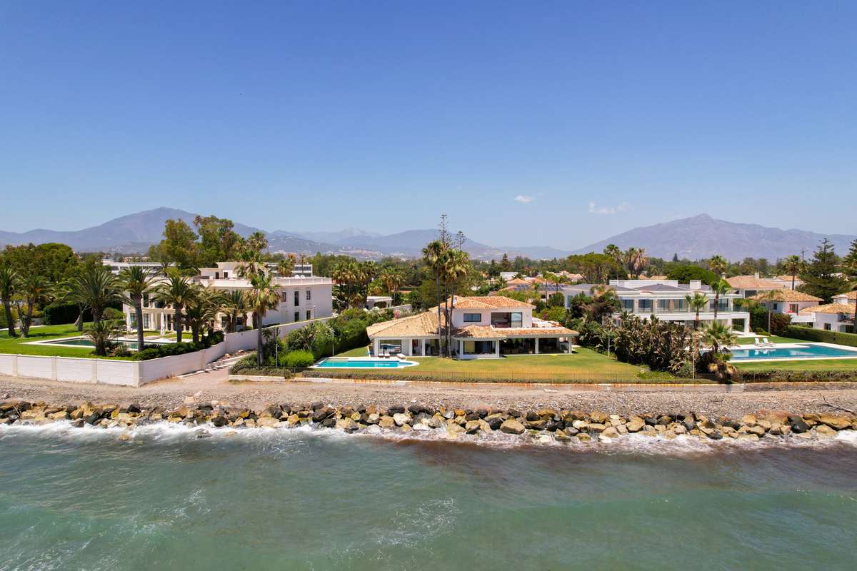9-bed Villa in Estepona