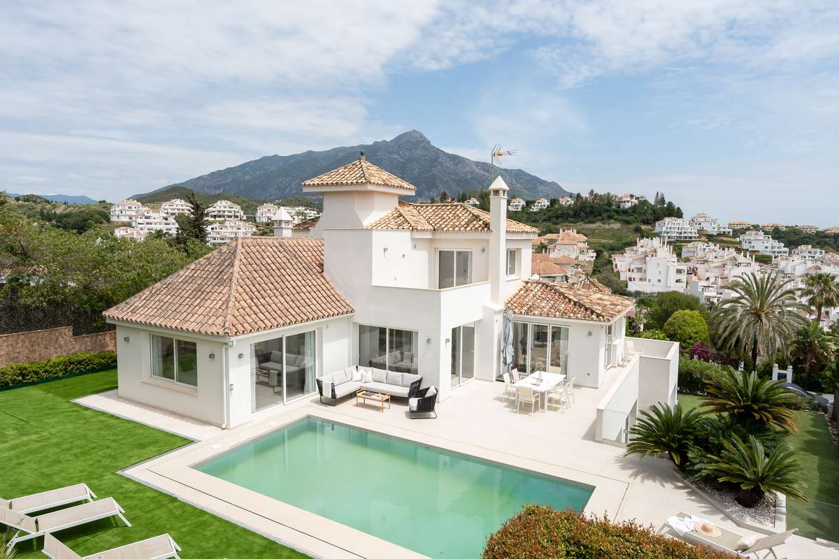 5-bed Townhouse in Nueva Andalucía