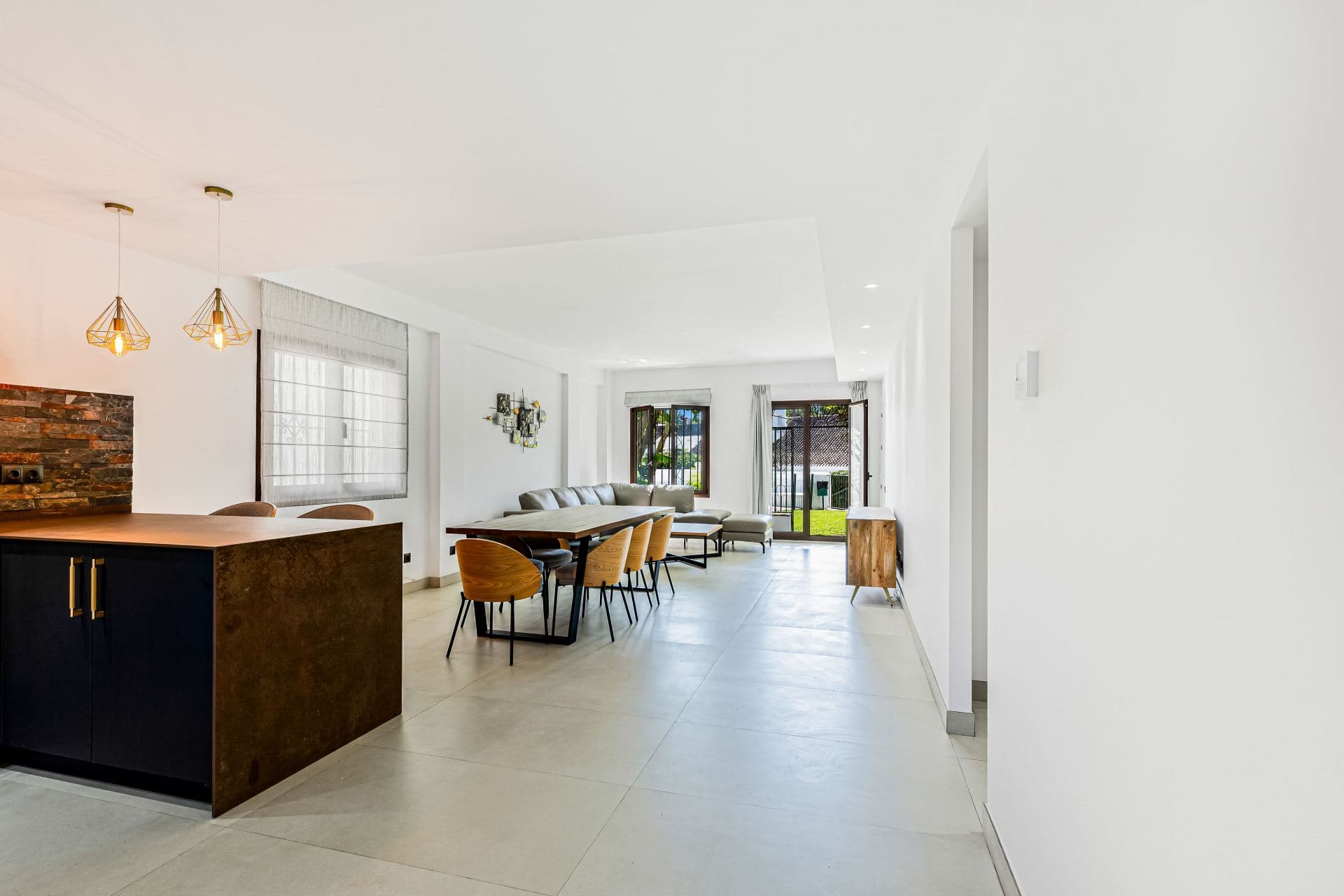 4-bed Apartment in Nueva Andalucía