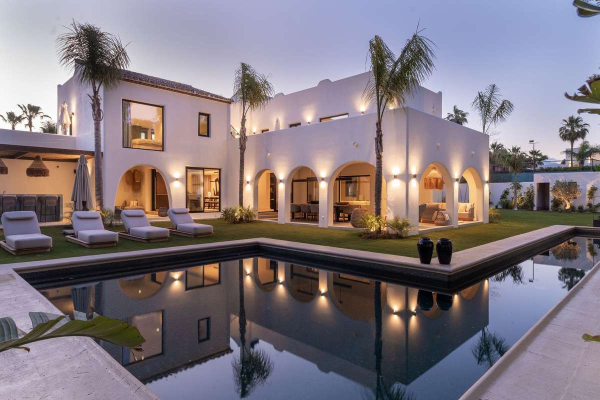 5-bed Villa in Estepona