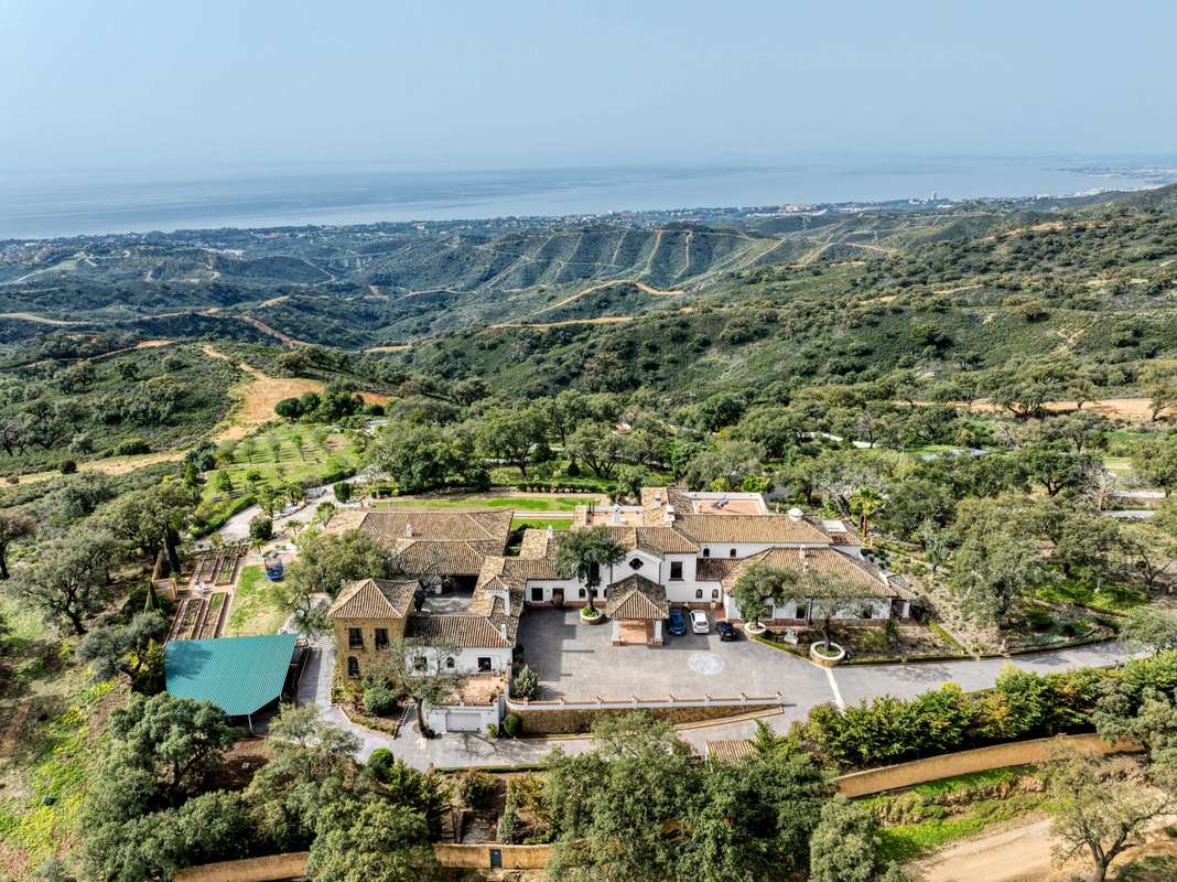 7-bed Villa in Marbella Este