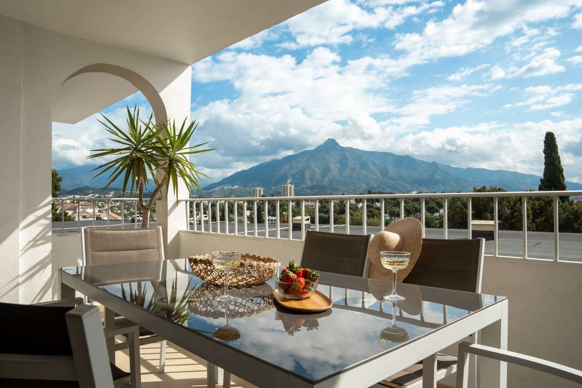 4-bed Apartment in Nueva Andalucía