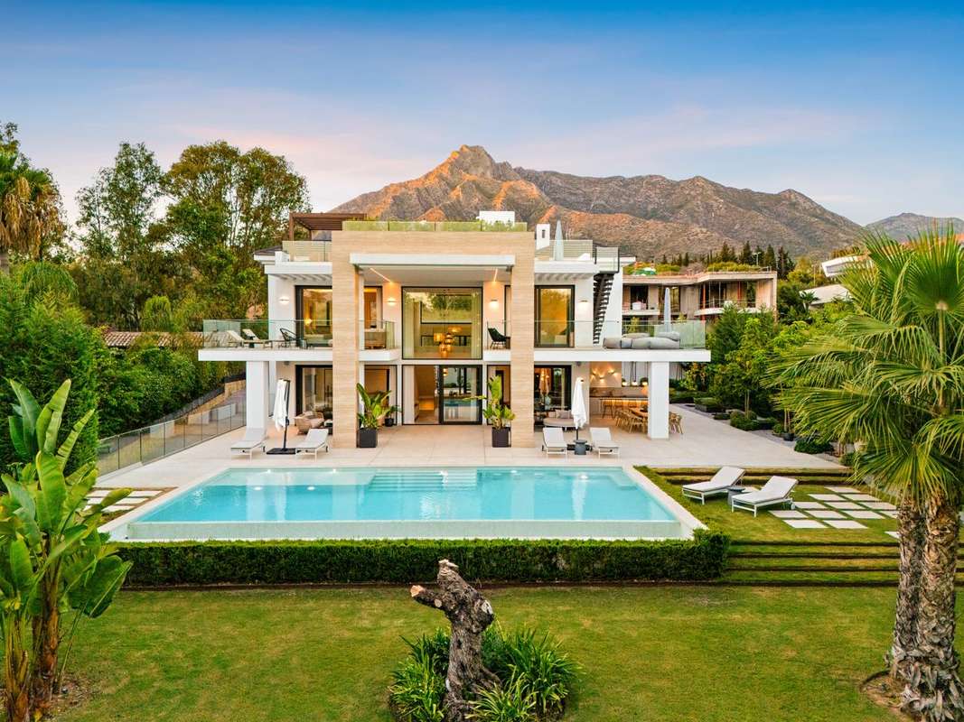 6-bed Villa in Marbella